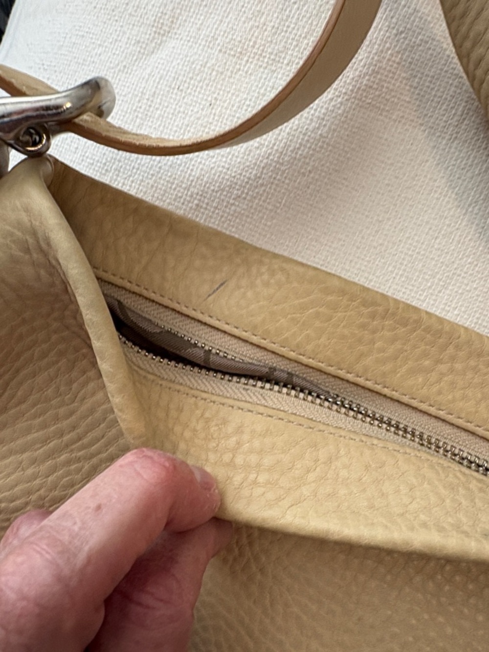 Coach Cream Pebbled Leather Shoulder Bag. - Picture 8 of 8